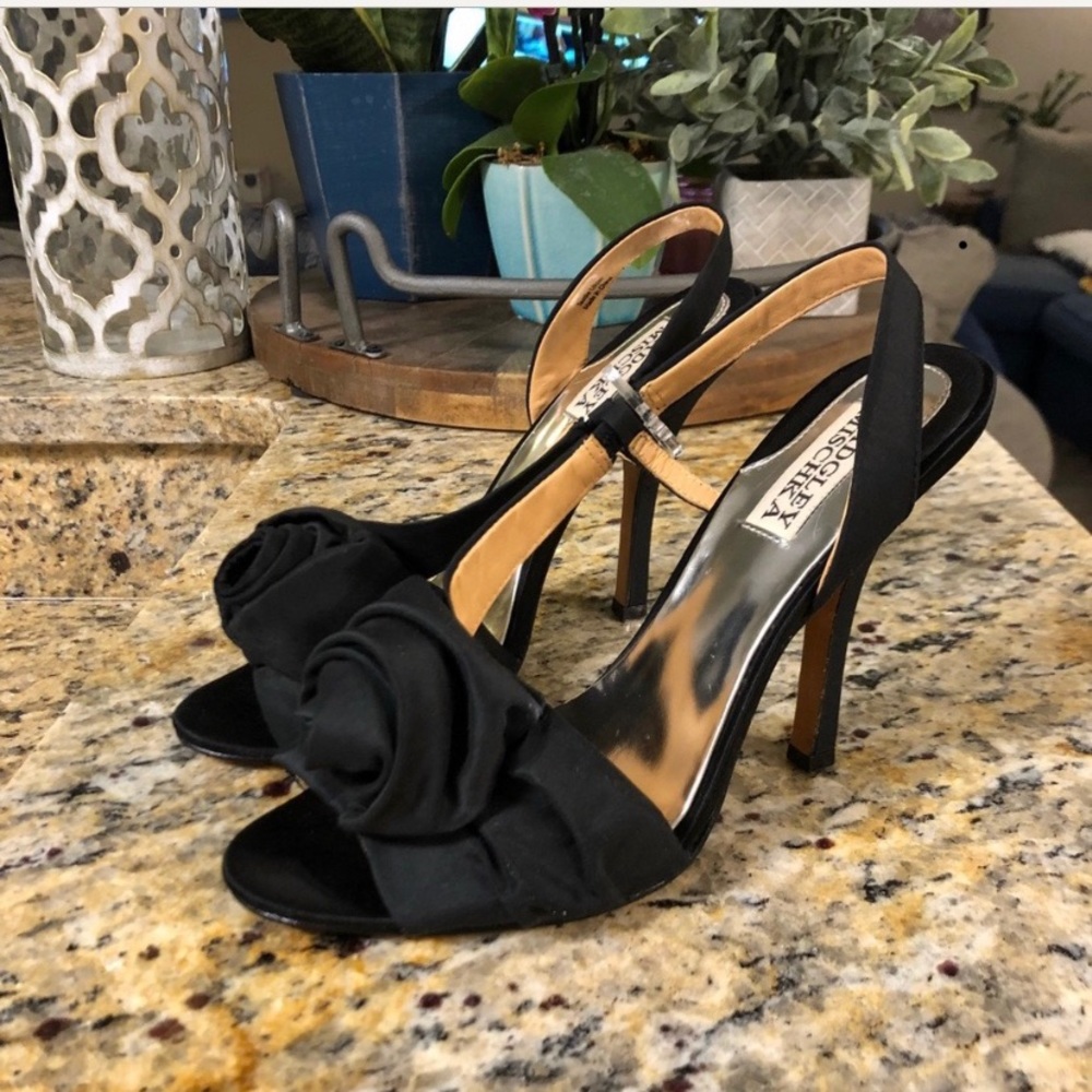 🖤 Badgley Mischka Black Satin Heels with Rose